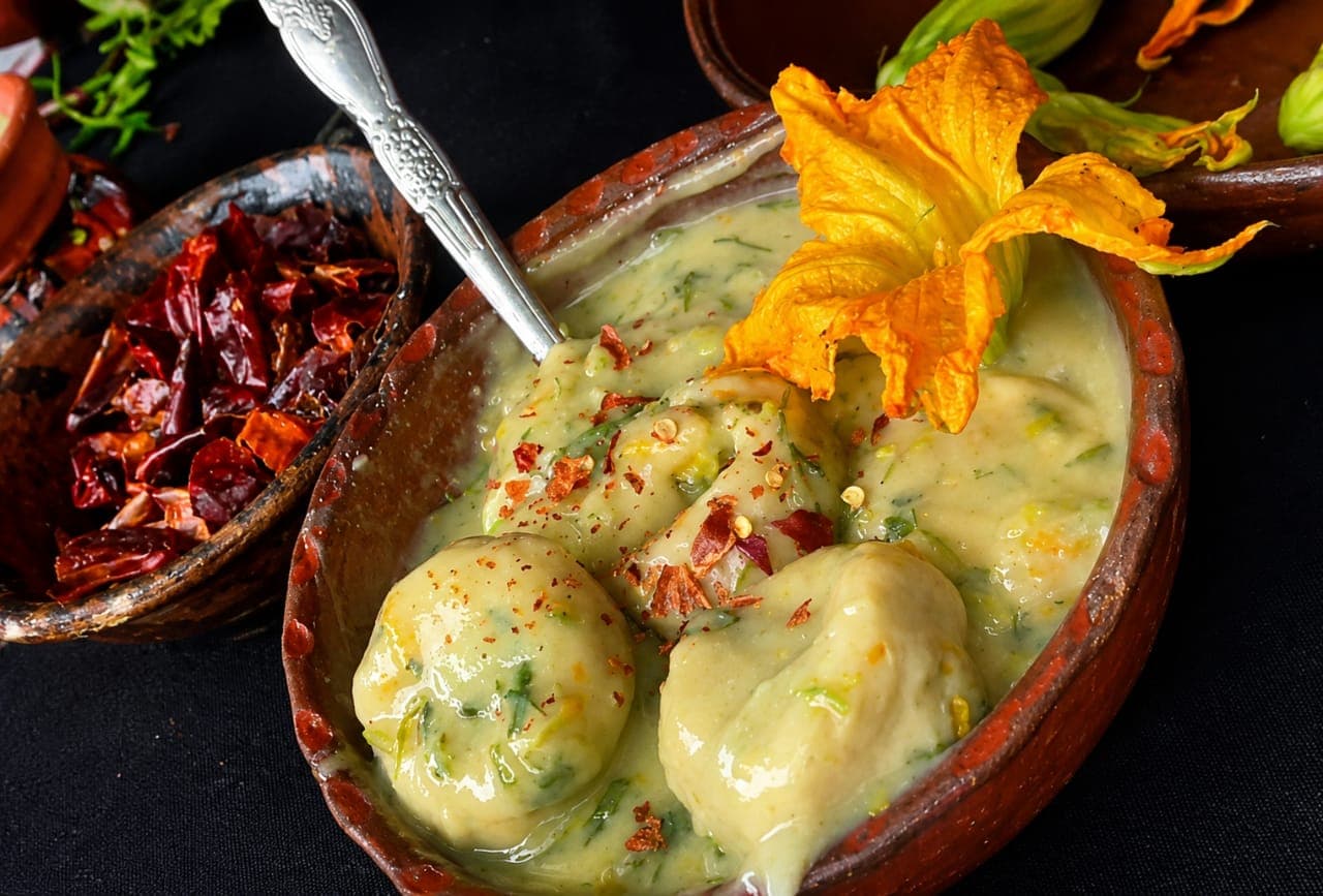 Image of Xochitotoltic made with yellow squash blossoms